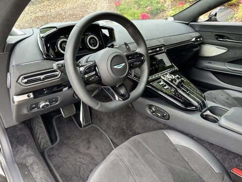 Used 2025 Aston Martin V8 Vantage Coupe image 3