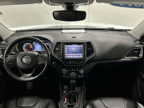 Used 2019 Jeep Cherokee Trailhawk w/ Cold Weather Group AWD/4WD image 15