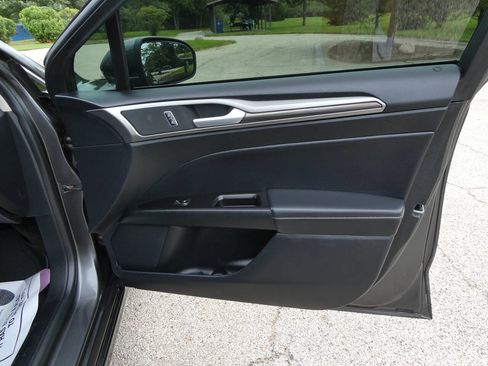 Used 2018 Ford Fusion SE w/ Fusion SE Technology Package FWD image 30