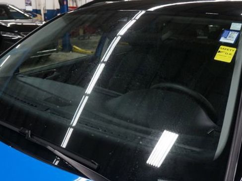 Certified 2025 Volkswagen Taos SE image 92