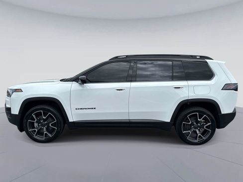 Used 2026 Jeep Cherokee Overland w/ Trailer Tow Group AWD/4WD image 7