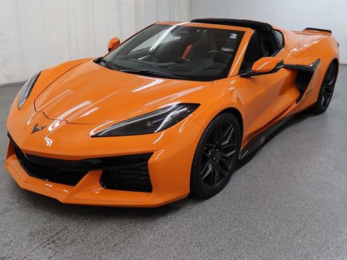 Used 2024 Chevrolet Corvette Z06 RWD image 3