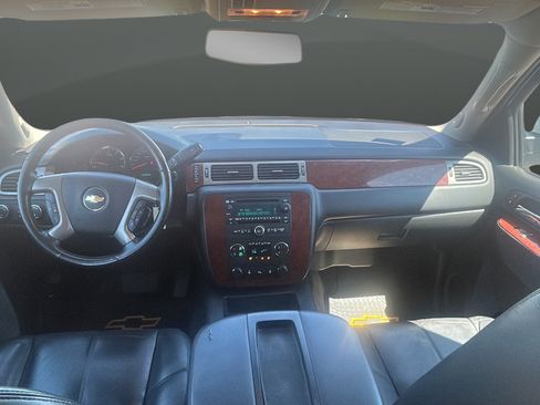 Used 2014 Chevrolet Suburban LT AWD/4WD image 16