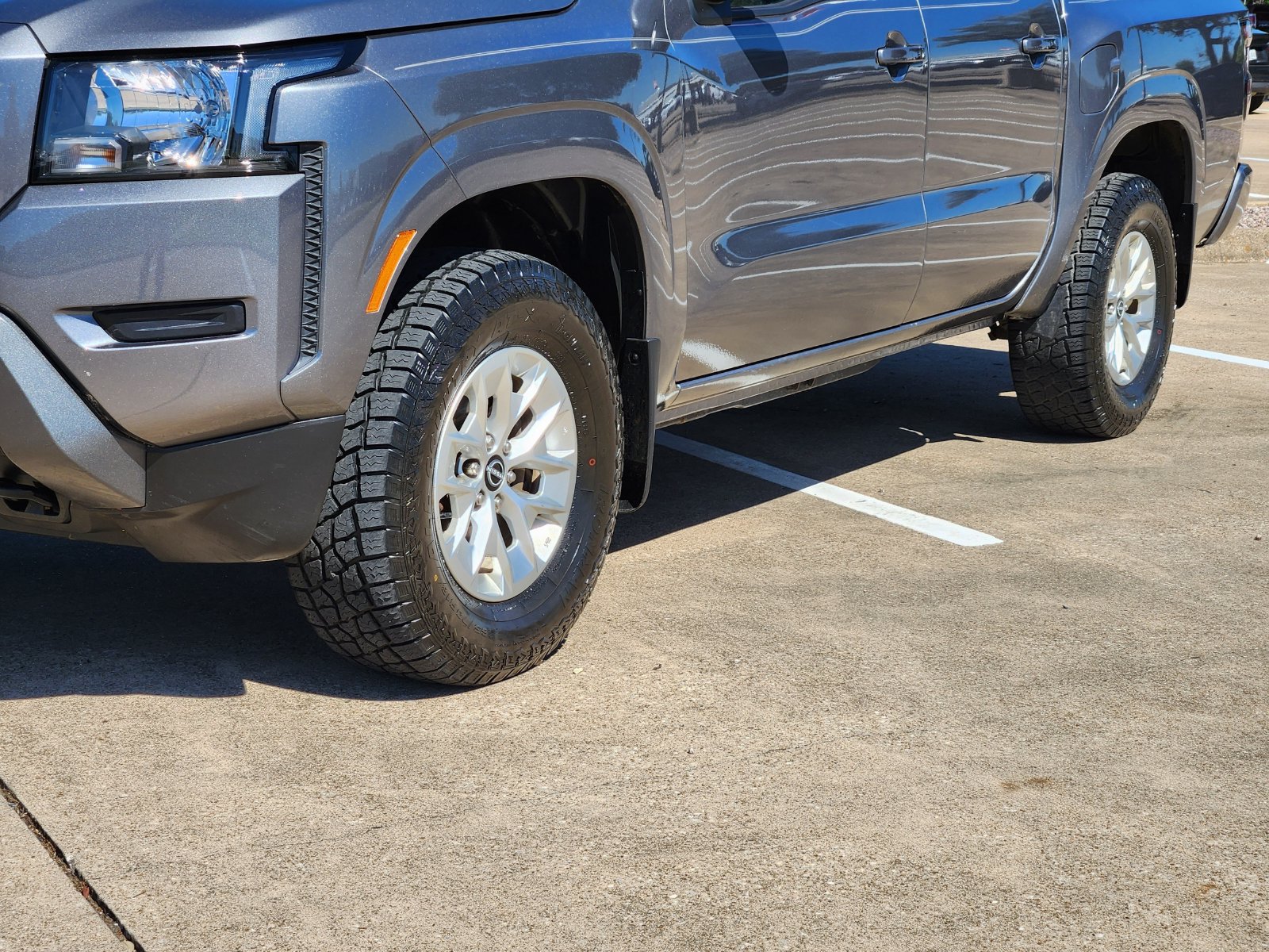 Used 2024 Nissan Frontier SV w/ Technology Package AWD/4WD image 12