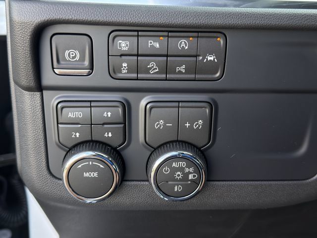 New 2026 Chevrolet Suburban Z71 w/ Comfort Package AWD/4WD image 18