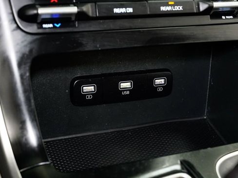 Certified 2022 Kia Carnival LX image 17