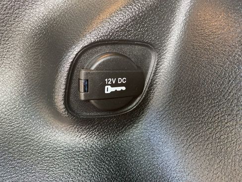 Used 2020 Jeep Cherokee Latitude Plus w/ Cold Weather Group AWD/4WD image 19