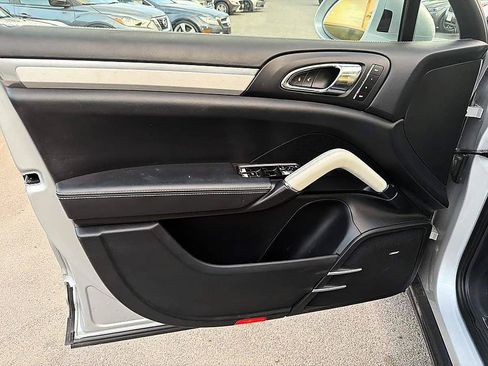 Used 2012 Porsche Cayenne Turbo AWD/4WD image 14