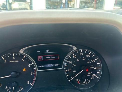 Used 2018 Nissan Pathfinder SL w/ SL Premium Package FWD image 11