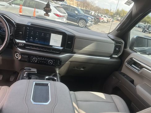 Used 2022 Chevrolet Silverado 1500 LTZ w/ LTZ Convenience Package II image 17