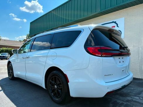 Used 2021 Chrysler Pacifica Touring-L FWD image 7