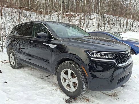 Used 2022 Kia Sorento LX image 1
