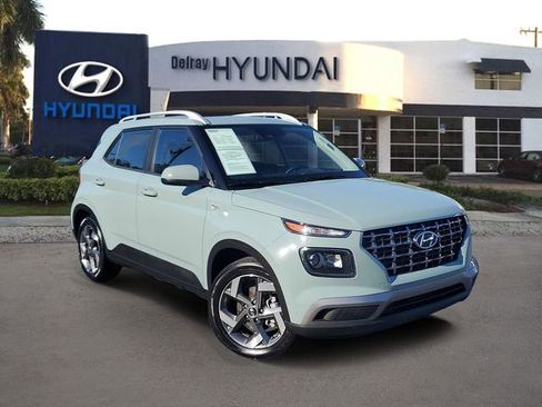 Used 2025 Hyundai Venue SEL FWD image 1
