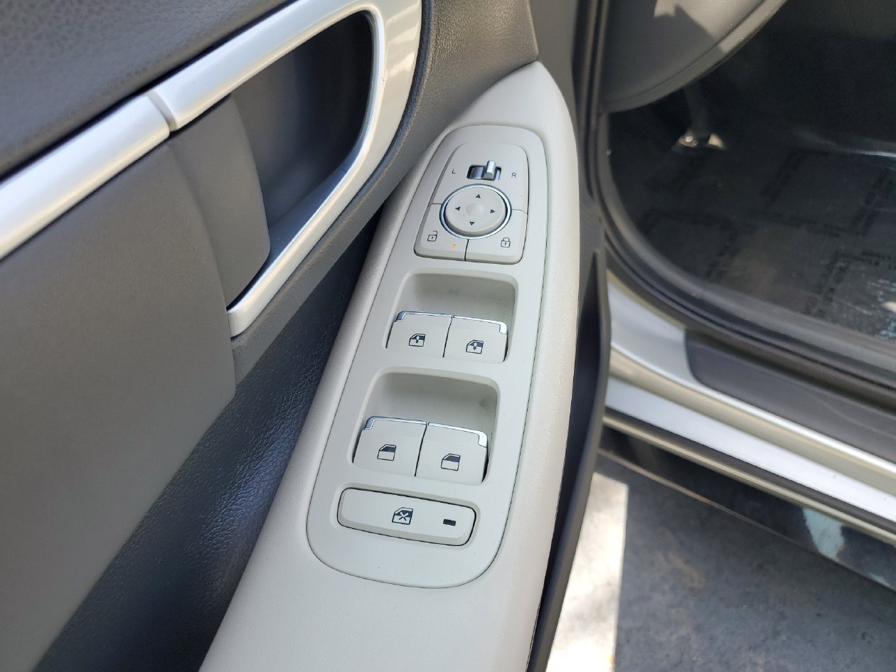 Used 2025 Hyundai Sonata SEL FWD image 16