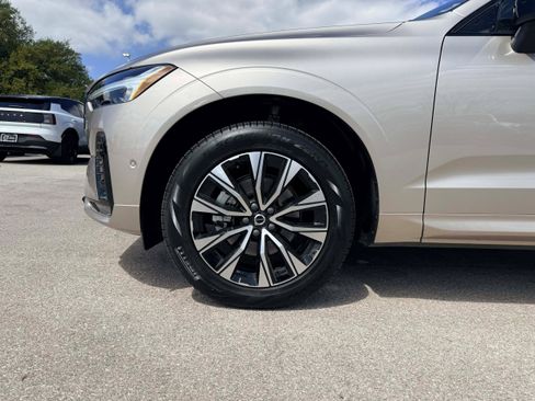 Certified 2025 Volvo XC60 B5 Plus image 9