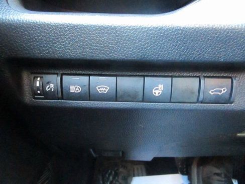 Used 2023 Toyota RAV4 XLE Premium image 12