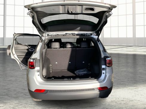 New 2026 Jeep Compass Latitude w/ Quick Order Package 29K AWD/4WD image 11