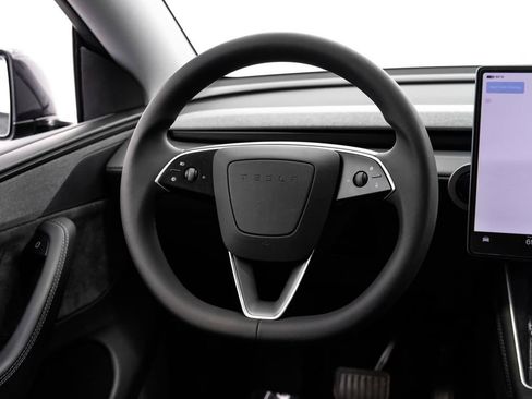 Used 2026 Tesla Model Y 2WD image 17