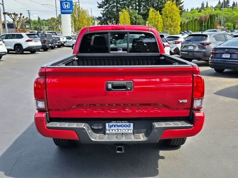 Used 2019 Toyota Tacoma TRD Sport w/ Technology Package AWD/4WD image 15