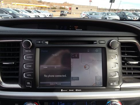 Used 2019 Toyota Highlander Limited Platinum image 21