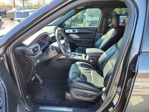 Used 2020 Ford Explorer Platinum w/ Premium Technology Package image 15