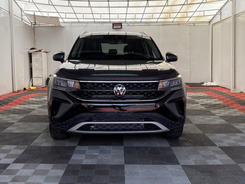 Used 2024 Volkswagen Taos SE image 2