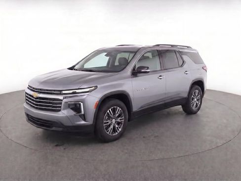 Used 2026 Chevrolet Traverse LT w/ LPO, Floor Liner Package FWD image 3