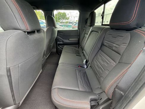 Used 2026 Nissan Frontier PRO-4X AWD/4WD image 25