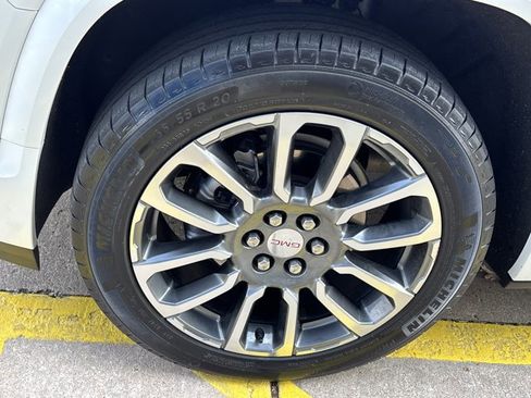 Used 2021 GMC Acadia Denali w/ Denali Technology Package image 12