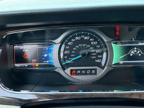 Used 2019 Ford Taurus Limited FWD image 10