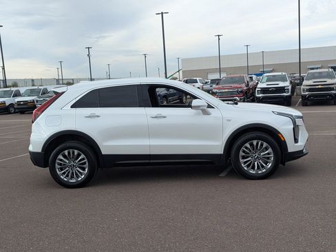 Used 2024 Cadillac XT4 Premium Luxury image 6