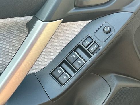 Used 2017 Subaru Forester 2.5i Premium image 12