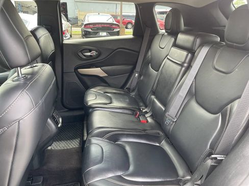 Used 2017 Jeep Cherokee Latitude w/ True North Edition AWD/4WD image 16