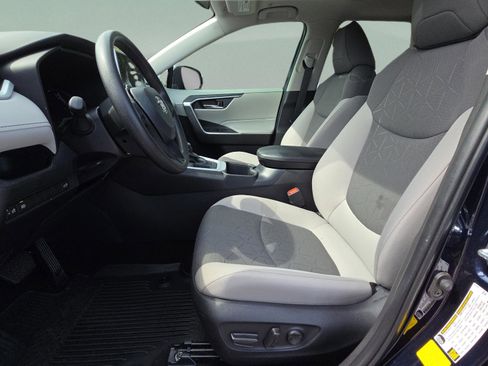 Certified 2025 Toyota RAV4 XLE w/ Convenience Package FWD image 11