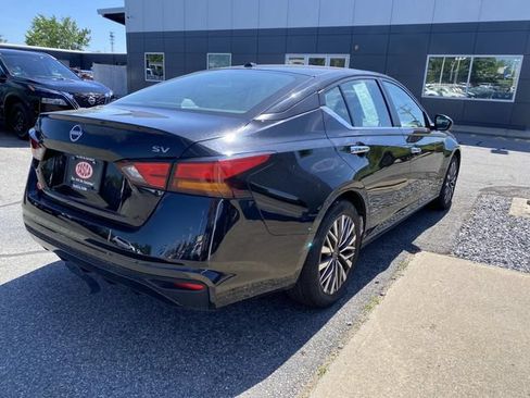 Used 2024 Nissan Altima 2.5 SV FWD image 7