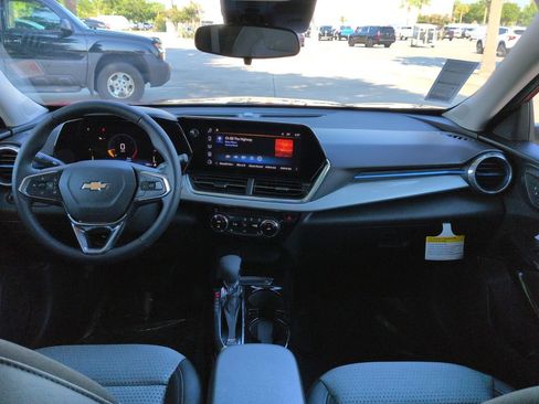 Used 2026 Chevrolet Trax LT w/ LT Convenience Package FWD image 21