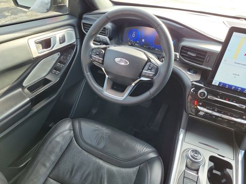 Certified 2021 Ford Explorer Platinum w/ Equipment Group 601A image 15