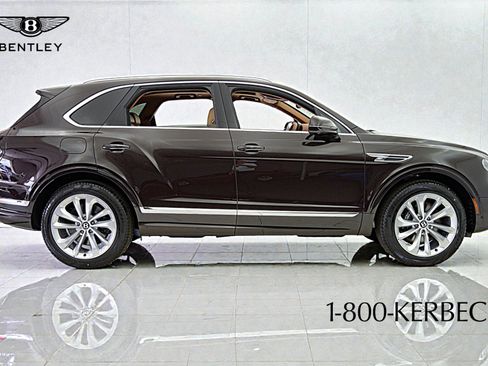 Used 2024 Bentley Bentayga image 13