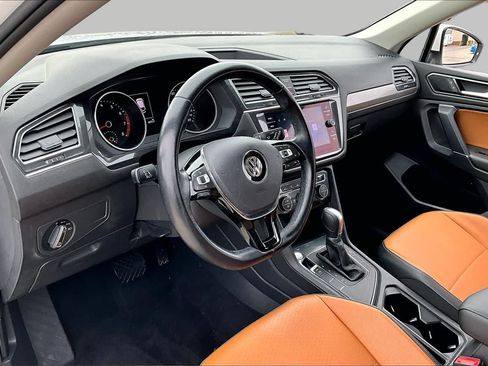 Used 2018 Volkswagen Tiguan SE FWD image 16