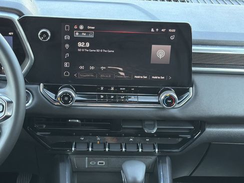 Used 2025 GMC Canyon Elevation image 4