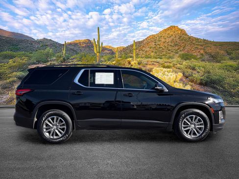 Used 2023 Chevrolet Traverse LT FWD image 3