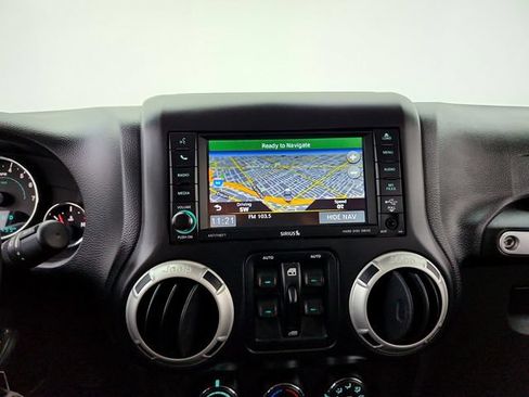 Used 2017 Jeep Wrangler Unlimited Sahara w/ Connectivity Group AWD/4WD image 21