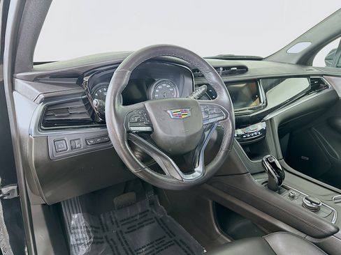 Used 2022 Cadillac XT6 Premium Luxury w/ Technology Package image 9