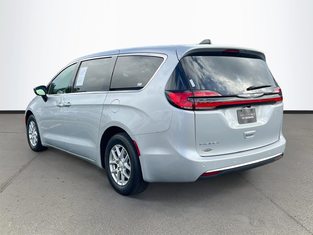 Used 2026 Chrysler Pacifica Select FWD image 5