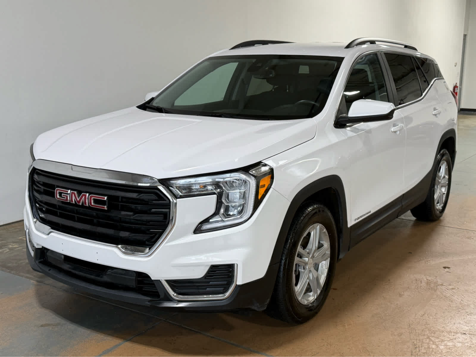 Used 2022 GMC Terrain SLE w/ Driver Convenience Package AWD/4WD image 1