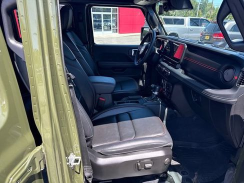 Used 2024 Jeep Gladiator Rubicon AWD/4WD image 9