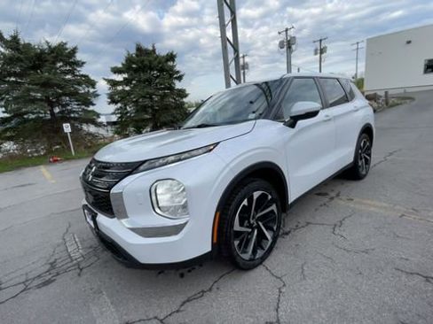 Used 2022 Mitsubishi Outlander ES AWD/4WD image 4