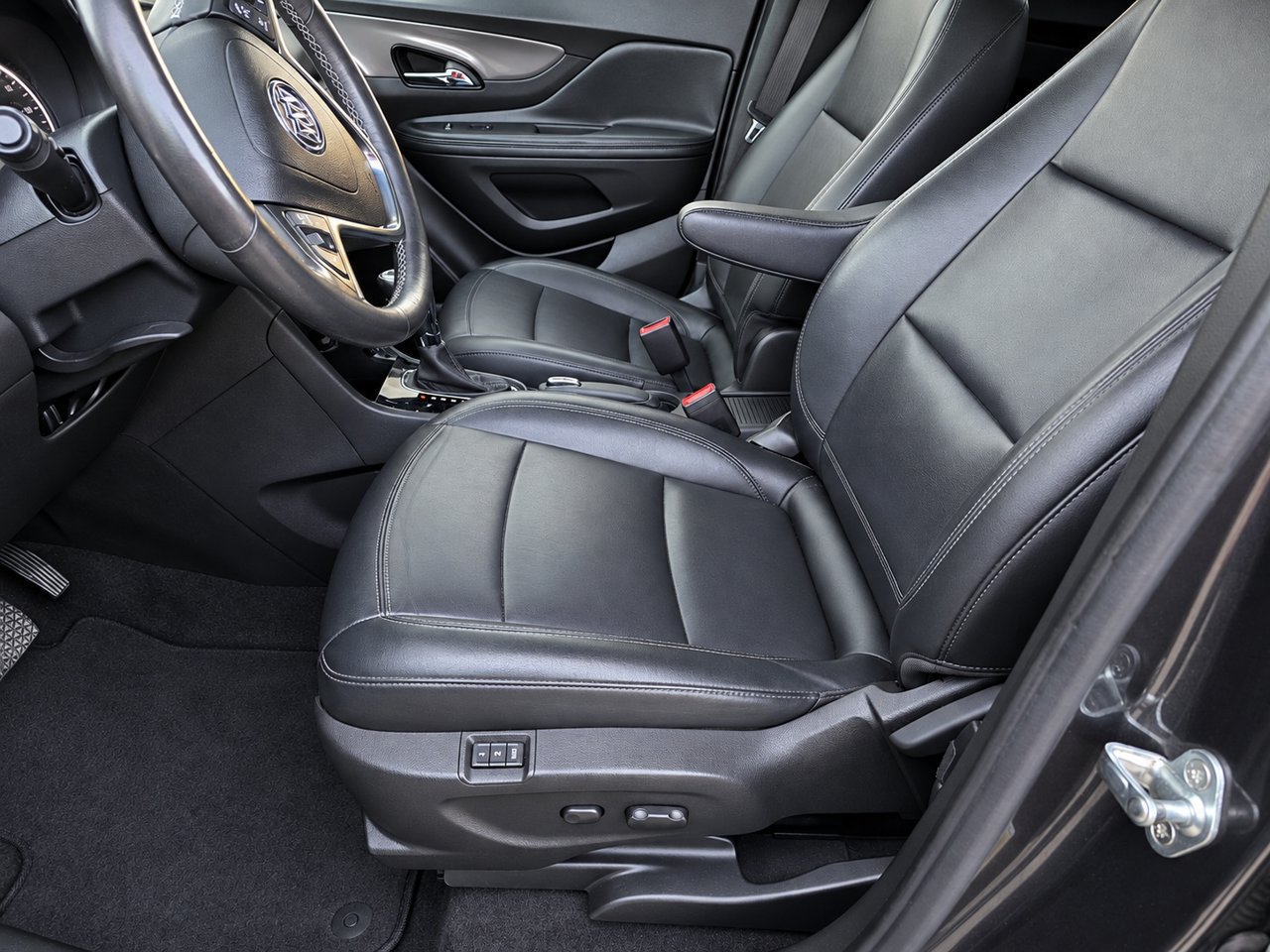 Certified 2017 Buick Encore Essence FWD image 14