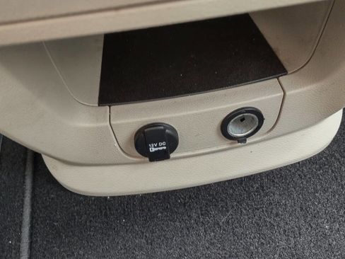 Used 2015 Chrysler Town & Country Touring w/ Driver Convenience Group image 31