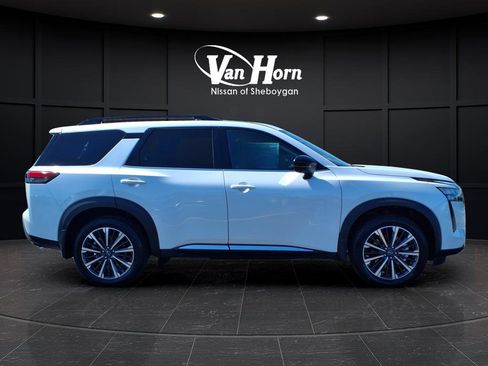 New 2026 Nissan Pathfinder Platinum AWD/4WD image 7